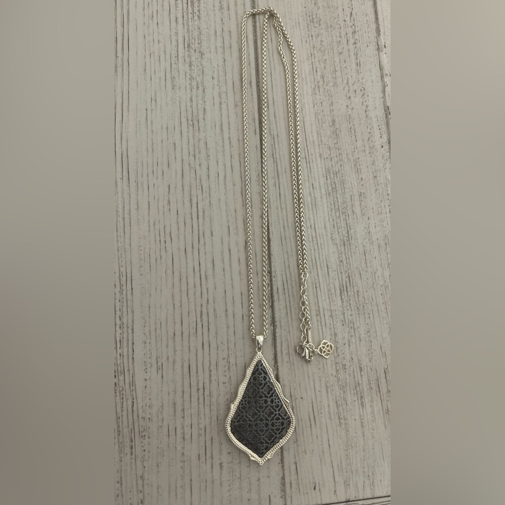 Kendra Scott necklace